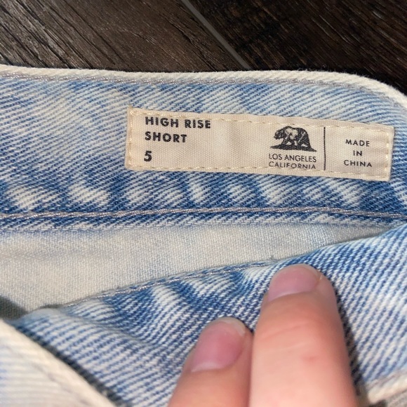 Bleach wash Bullhead jean shorts - Picture 3 of 3